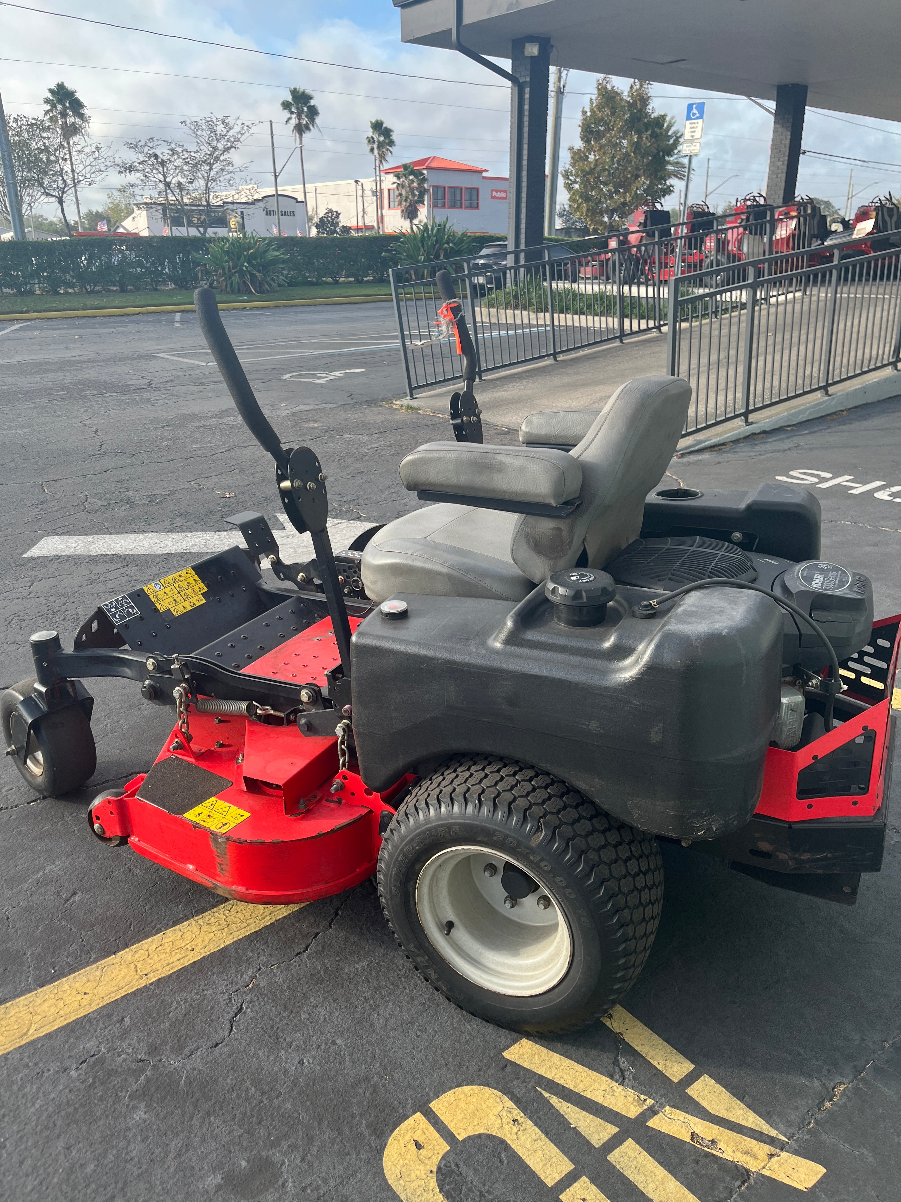 Gravely ZT 44 HD Zero Turn Mower | 44" Deck | 24hp Kohler Engine | 991107 | USED