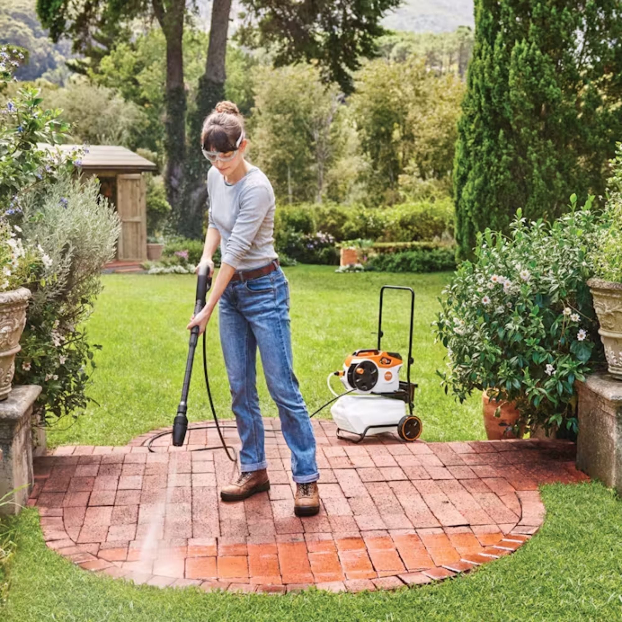 STIHL REA 100 Plus Battery Powered Pressure Washer With AP300S & AL301 | FREE BATTERY PROMO