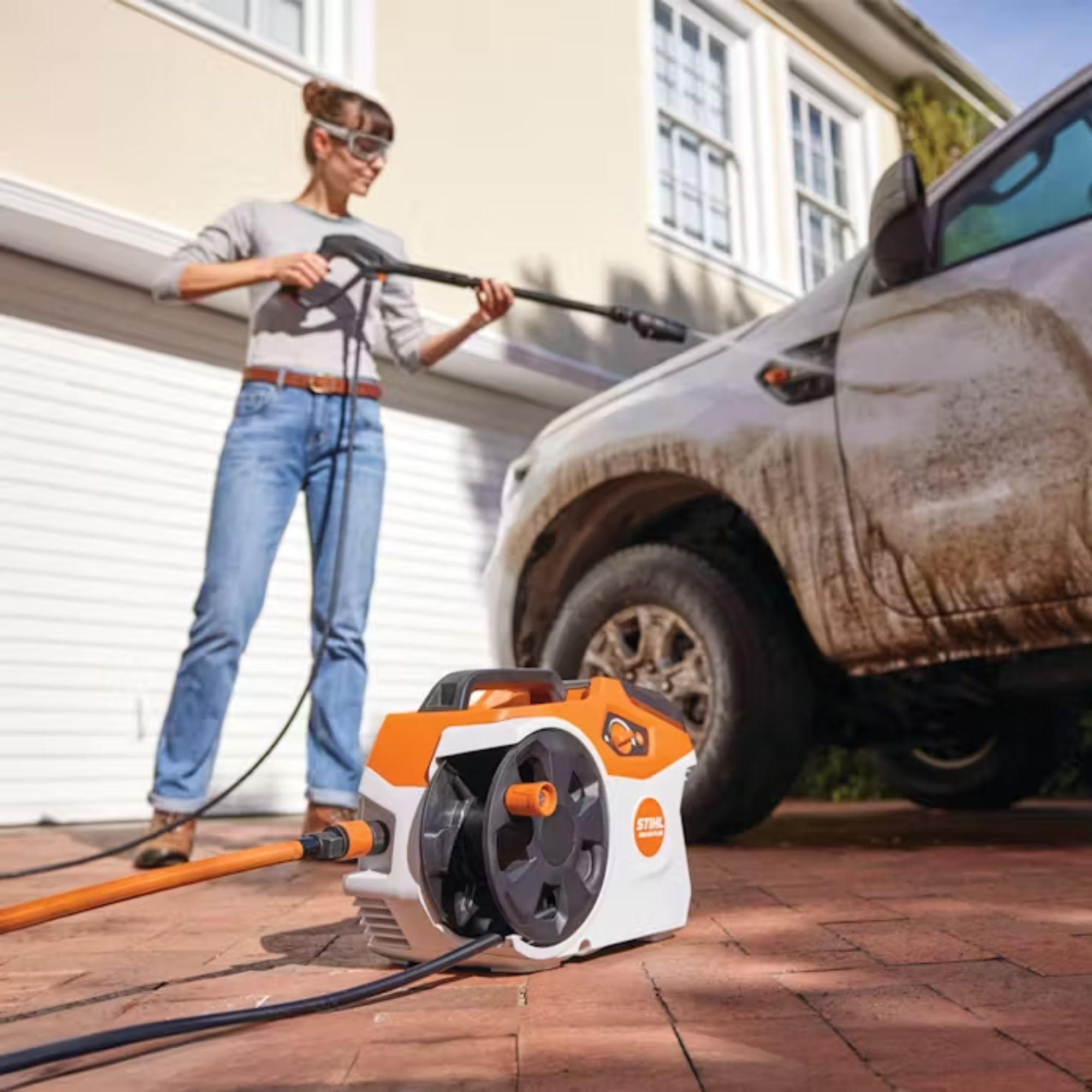 STIHL REA 60 Plus Battery Powered Pressure Washer AK30 & AL101